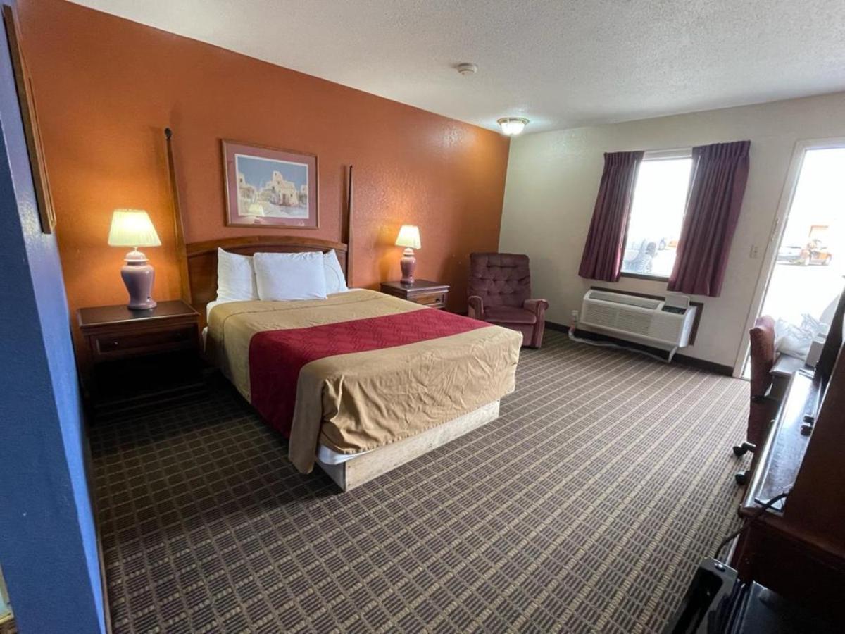 Knights Inn & Suites Emporia Buitenkant foto