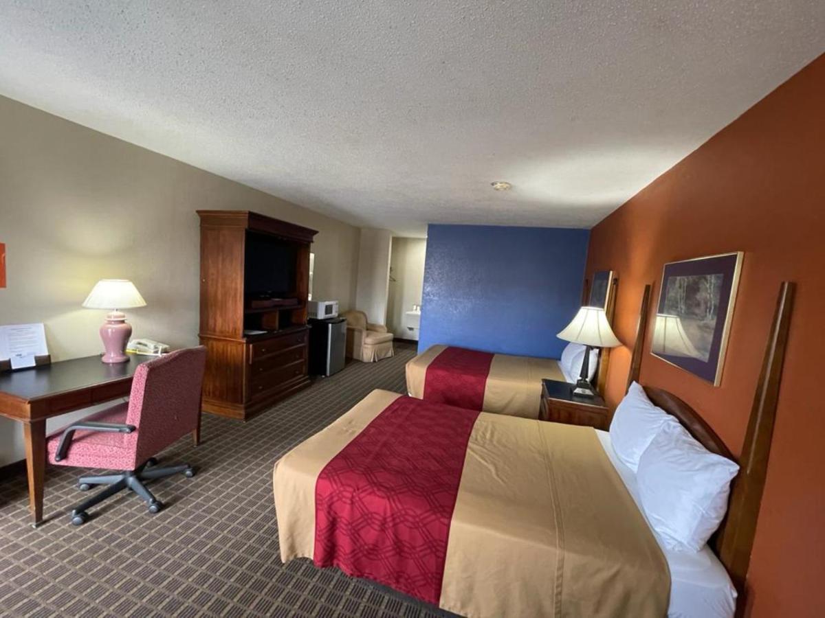 Knights Inn & Suites Emporia Buitenkant foto