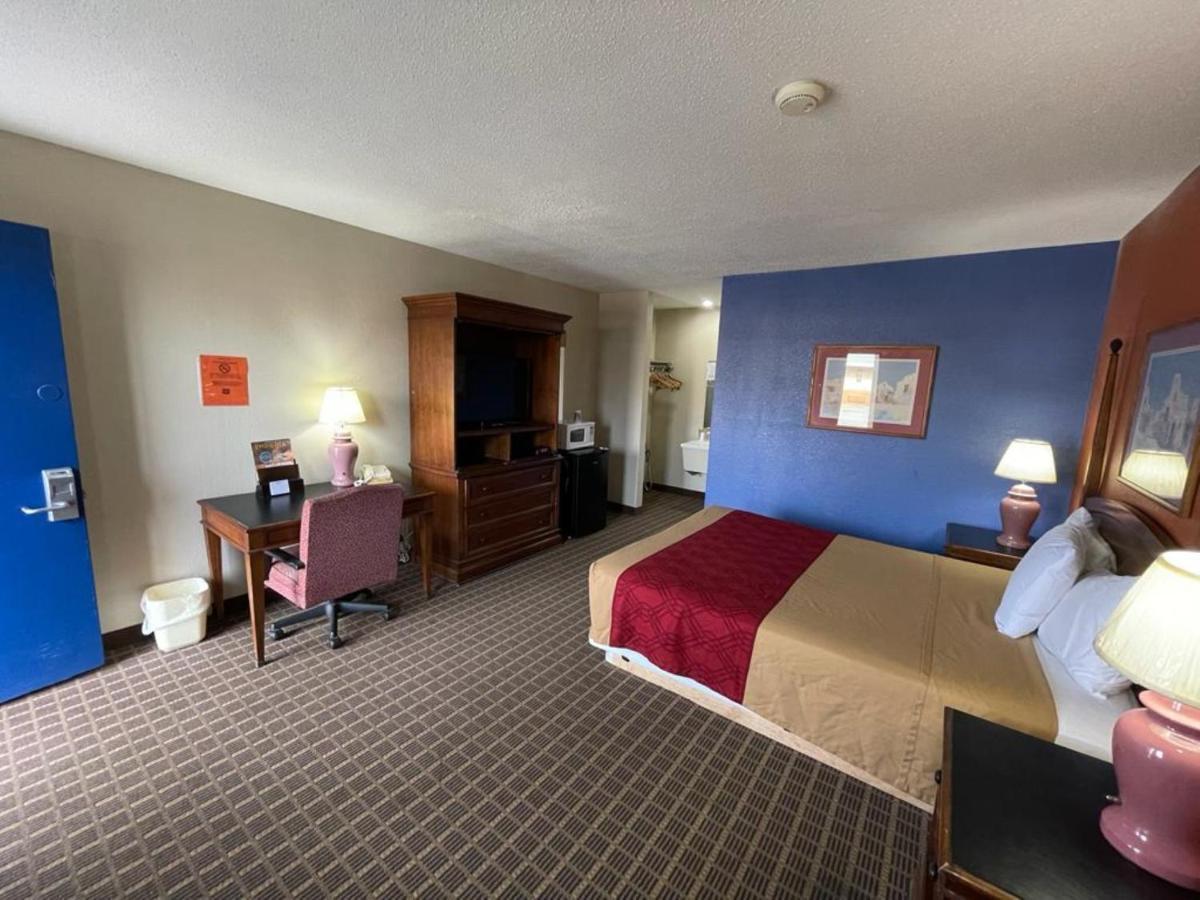 Knights Inn & Suites Emporia Buitenkant foto