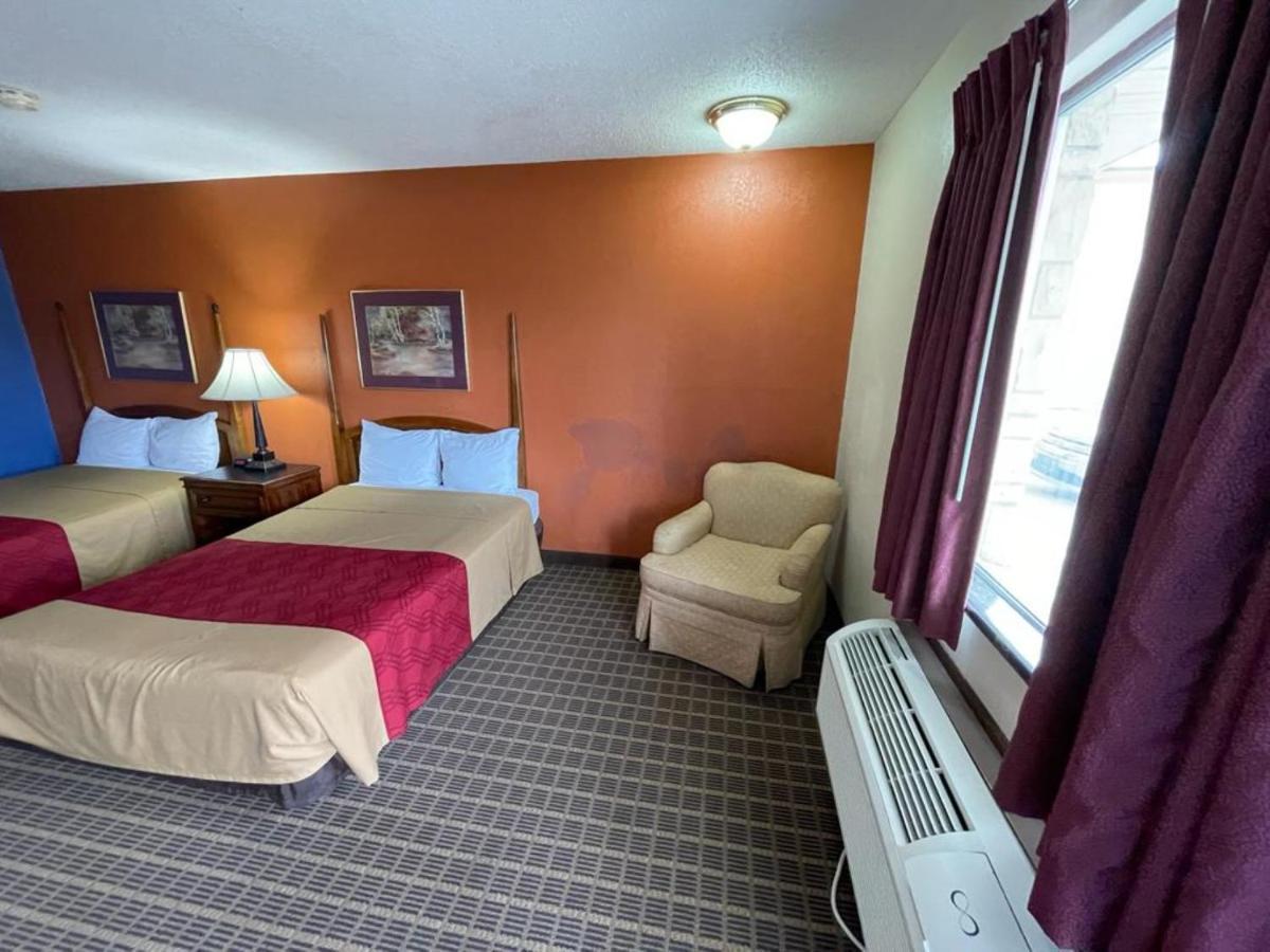 Knights Inn & Suites Emporia Buitenkant foto