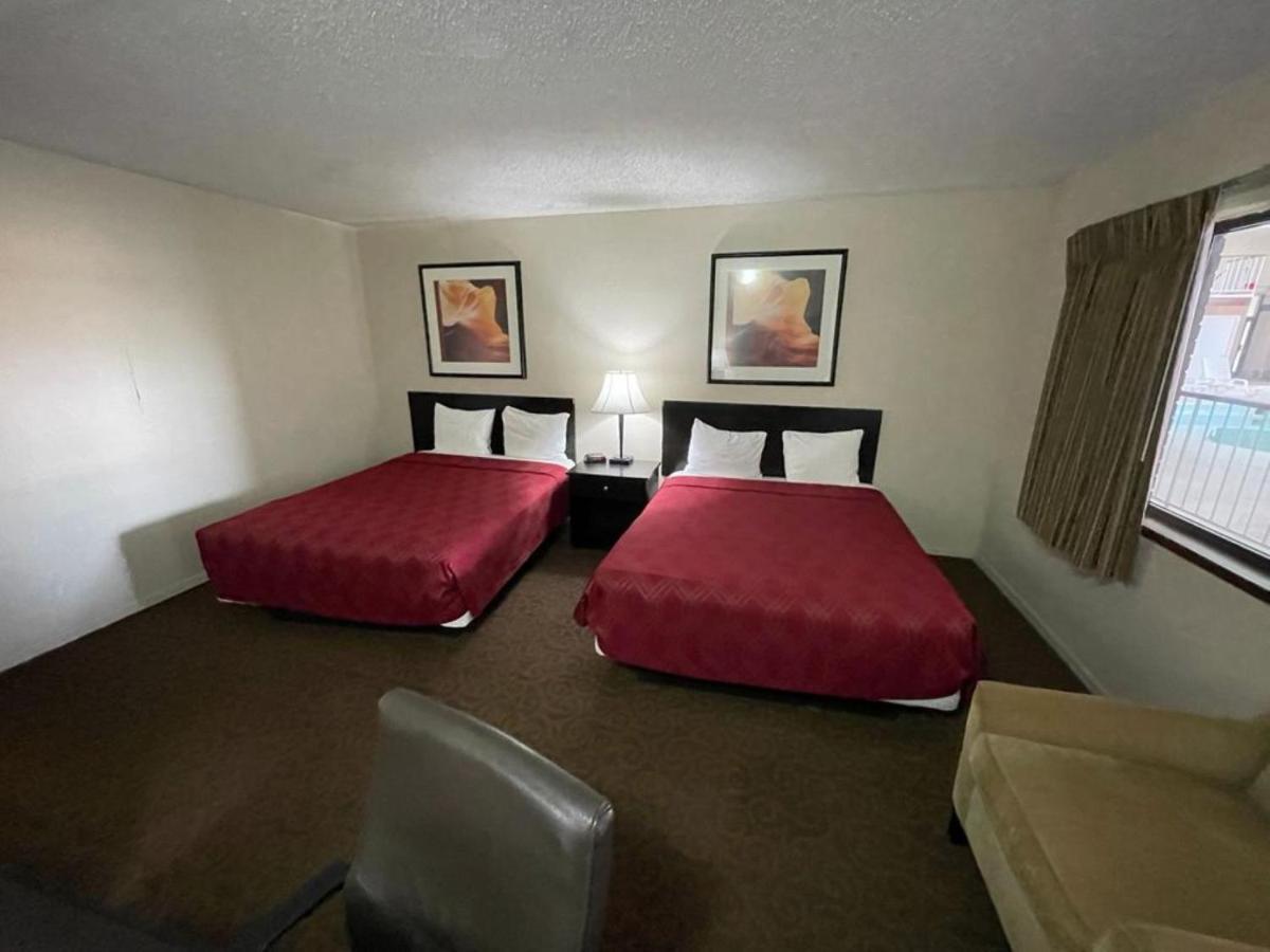 Knights Inn & Suites Emporia Buitenkant foto