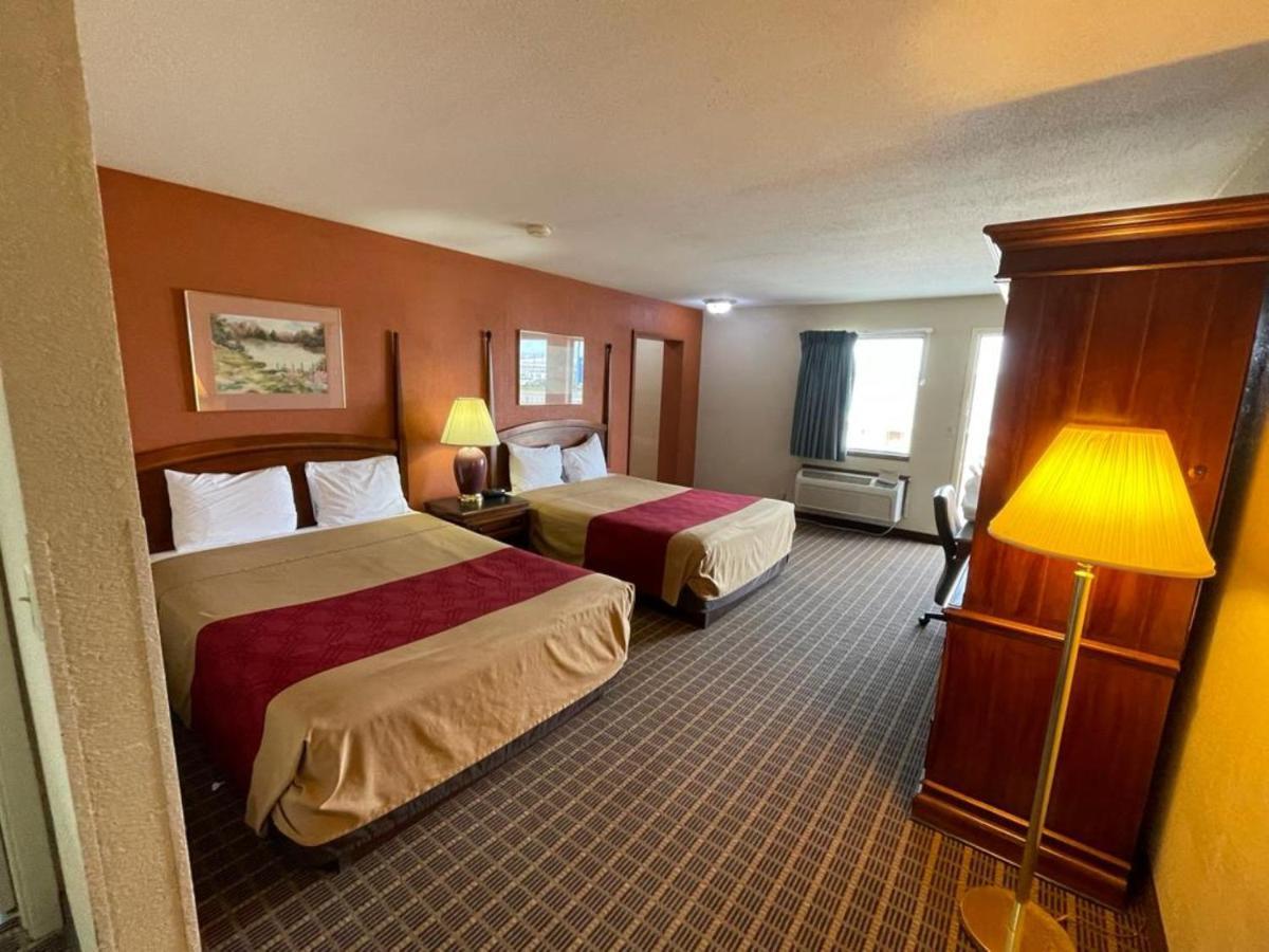 Knights Inn & Suites Emporia Buitenkant foto