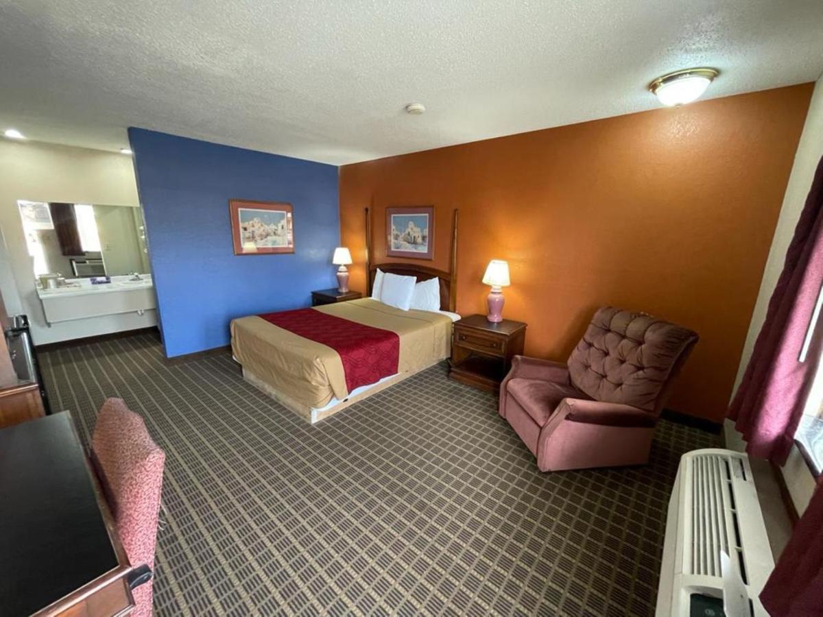 Knights Inn & Suites Emporia Buitenkant foto