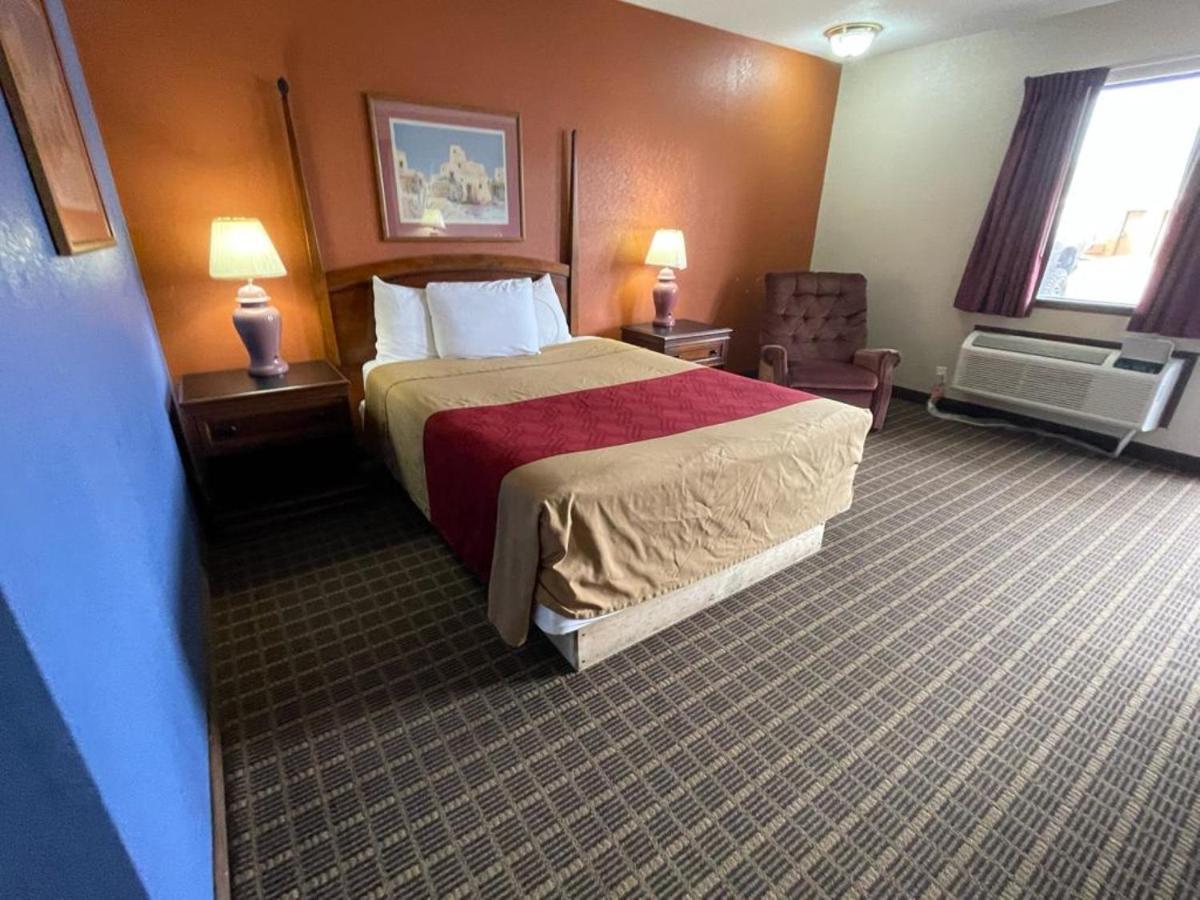 Knights Inn & Suites Emporia Buitenkant foto