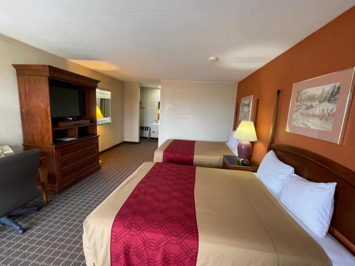 Knights Inn & Suites Emporia Buitenkant foto
