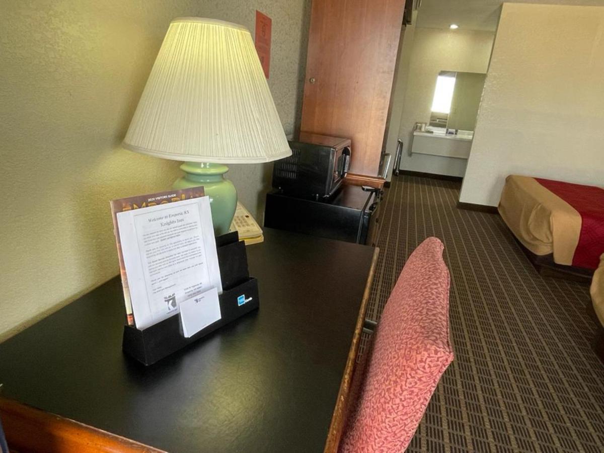 Knights Inn & Suites Emporia Buitenkant foto