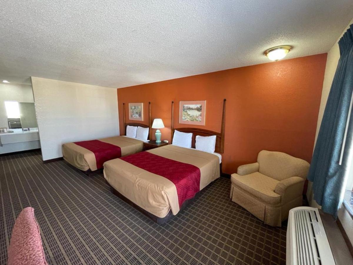 Knights Inn & Suites Emporia Buitenkant foto