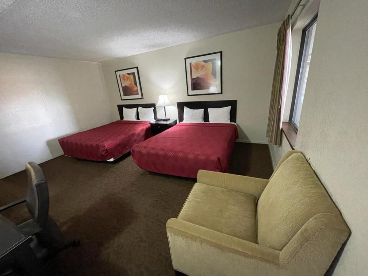 Knights Inn & Suites Emporia Buitenkant foto