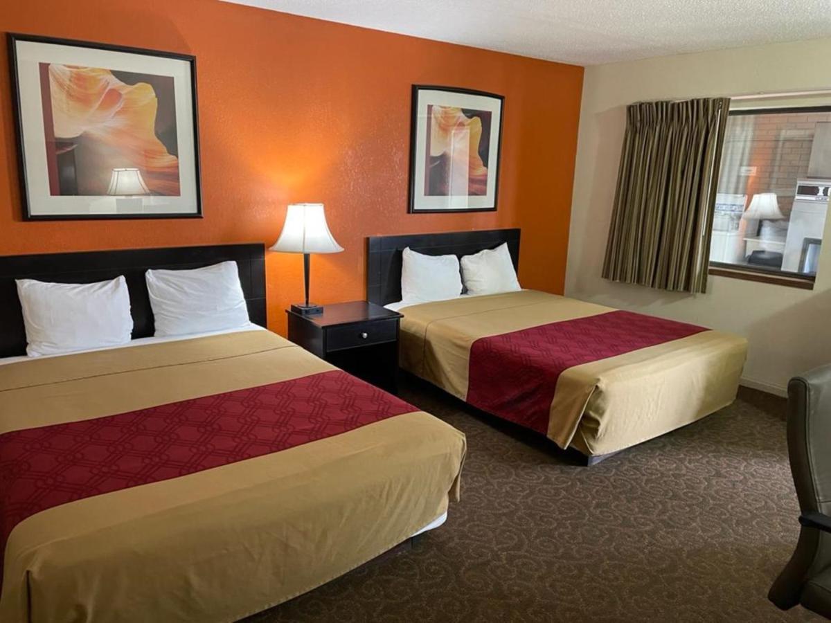 Knights Inn & Suites Emporia Buitenkant foto