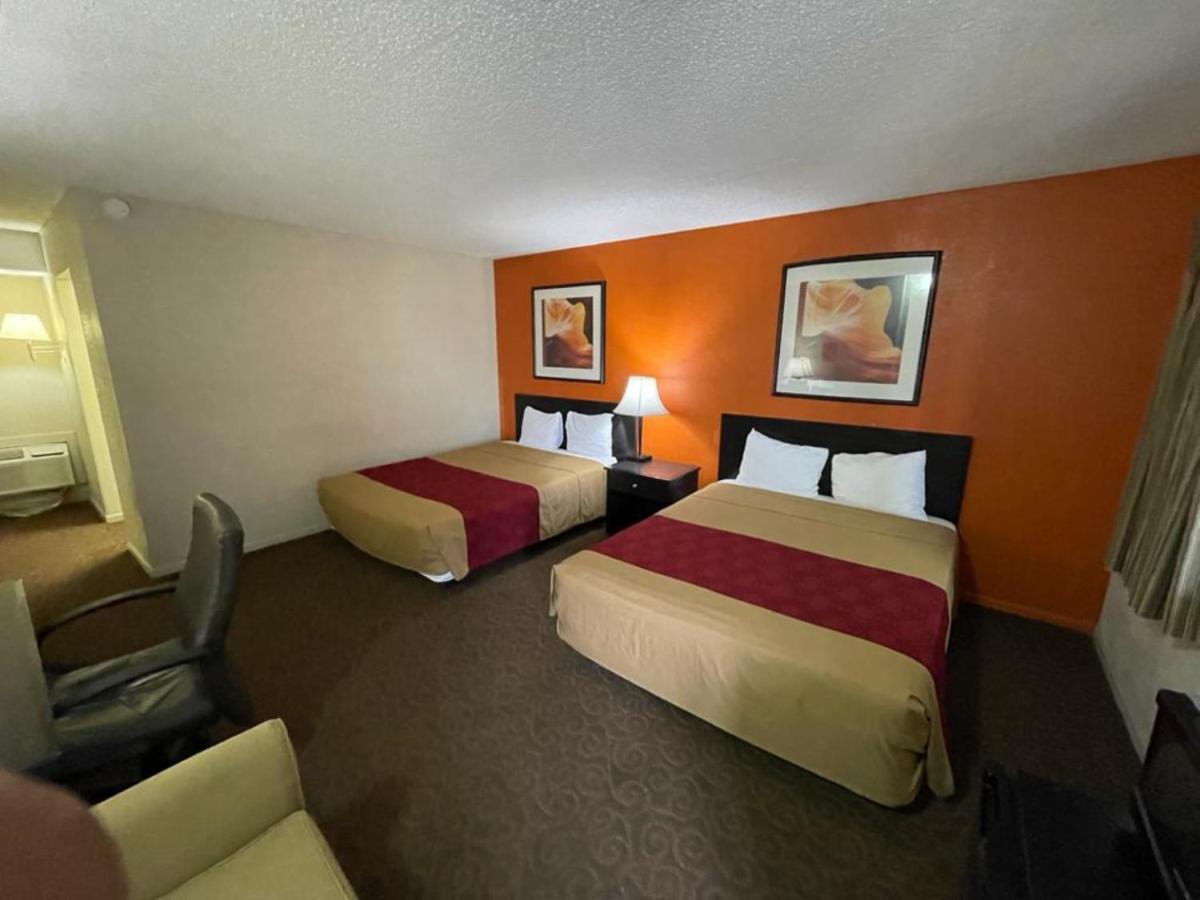 Knights Inn & Suites Emporia Buitenkant foto