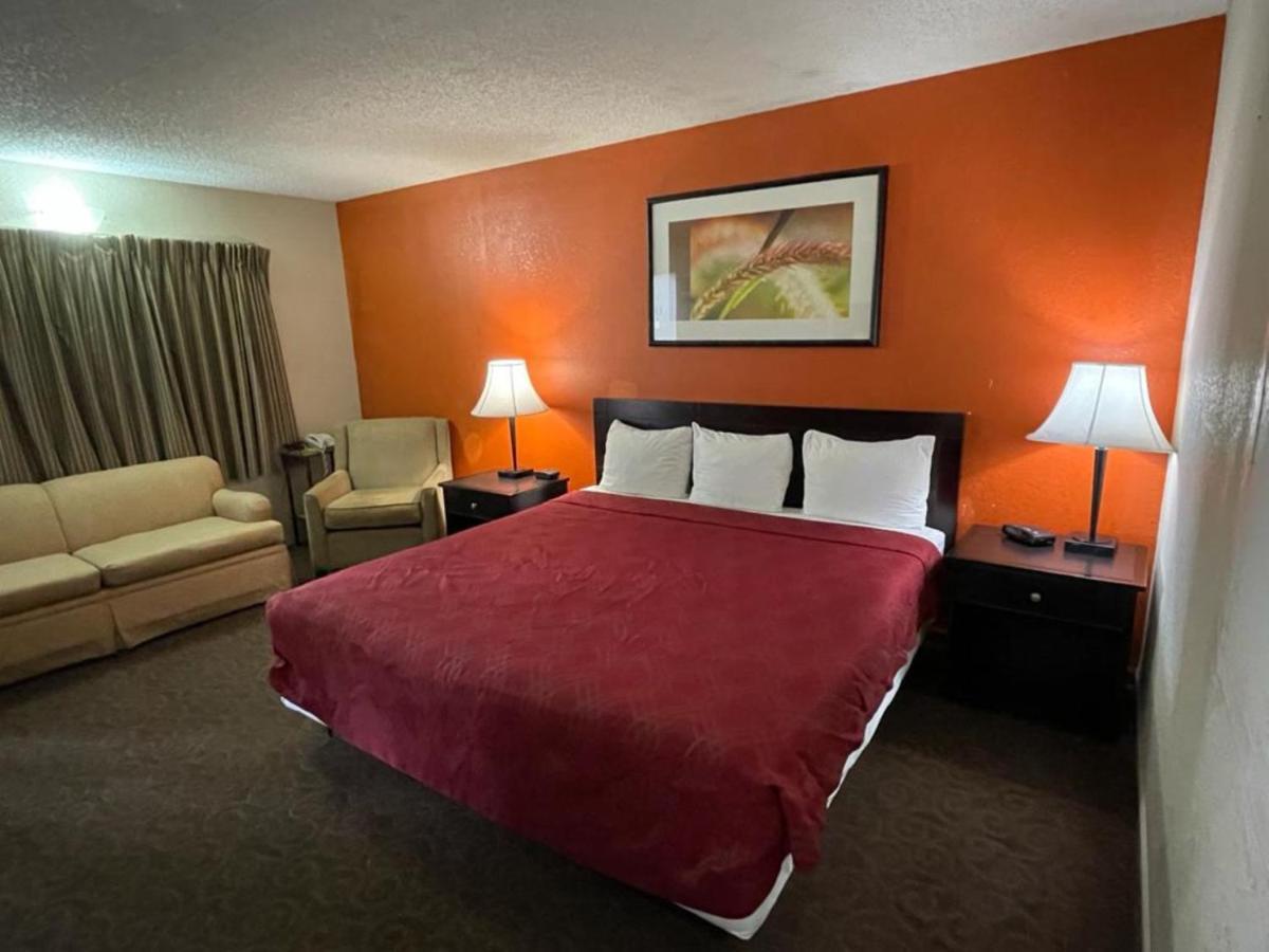 Knights Inn & Suites Emporia Buitenkant foto