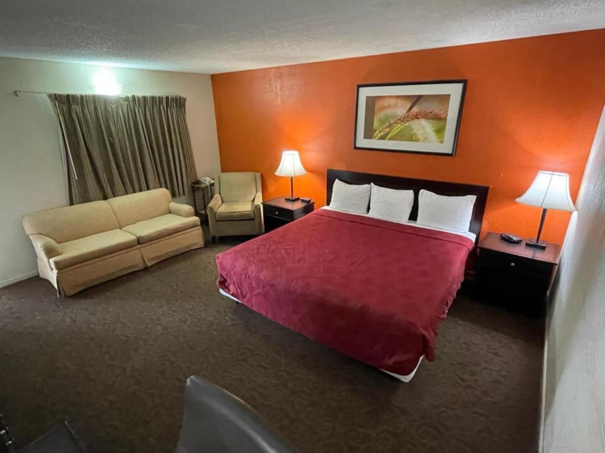 Knights Inn & Suites Emporia Buitenkant foto