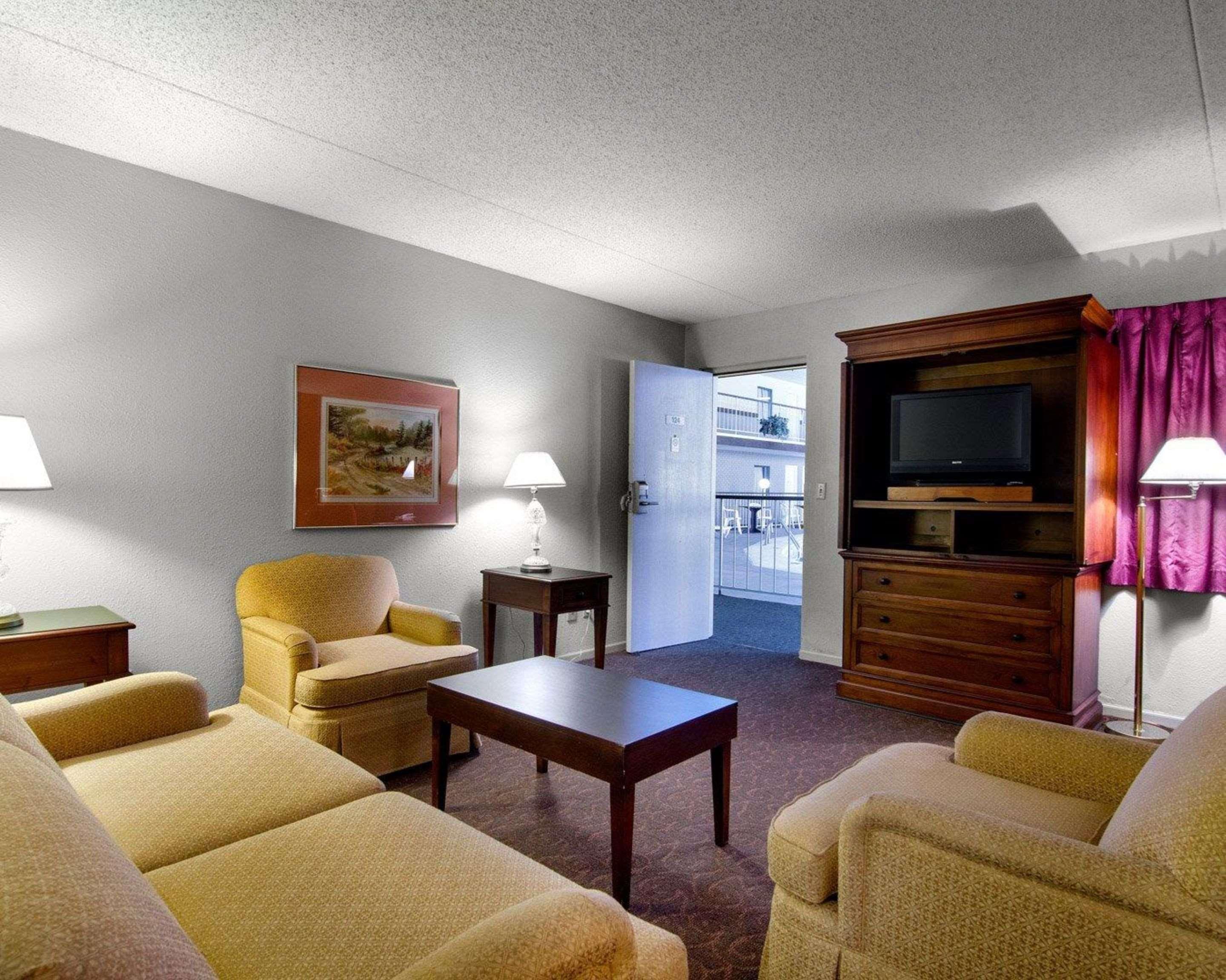 Knights Inn & Suites Emporia Buitenkant foto