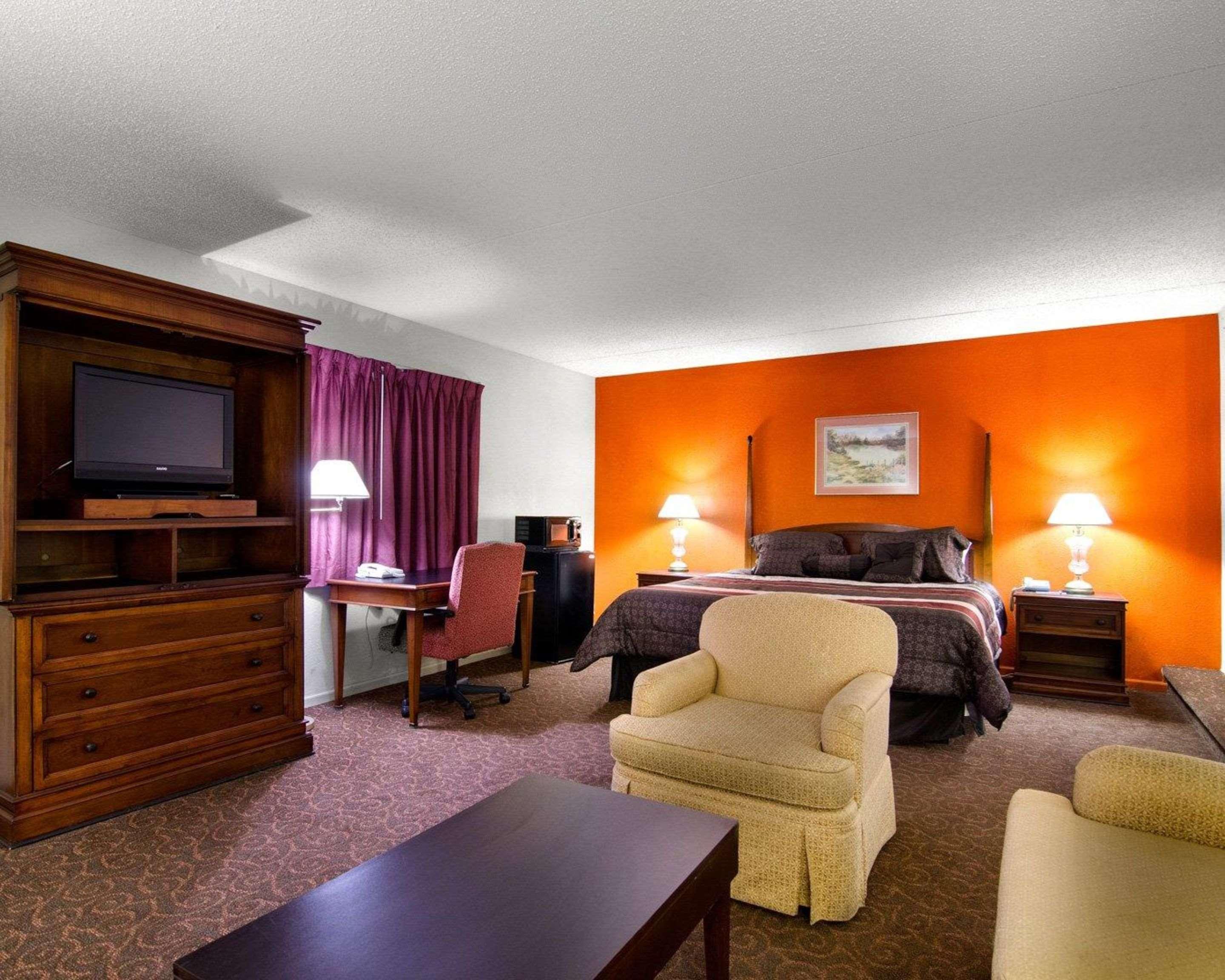 Knights Inn & Suites Emporia Buitenkant foto