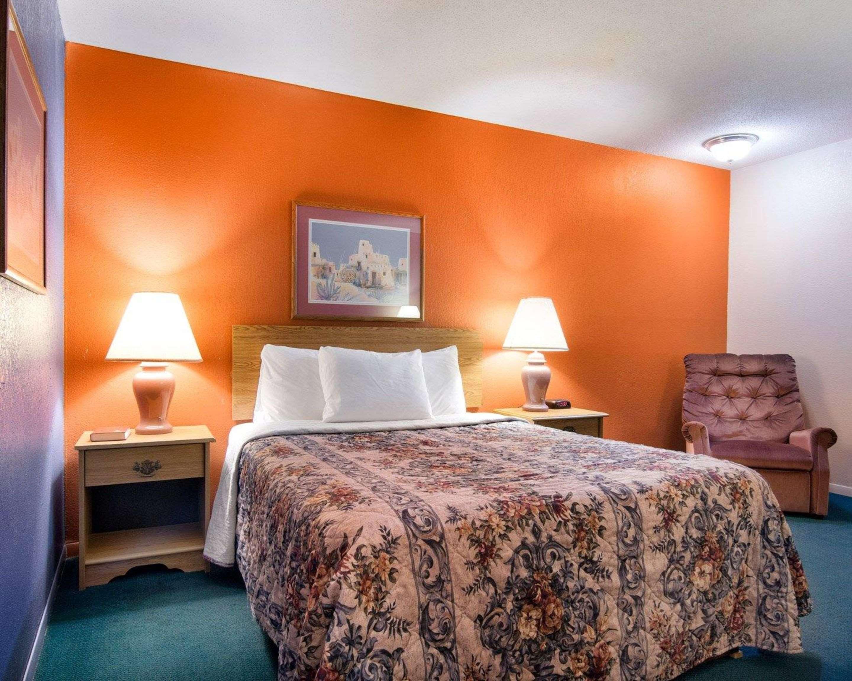 Knights Inn & Suites Emporia Buitenkant foto